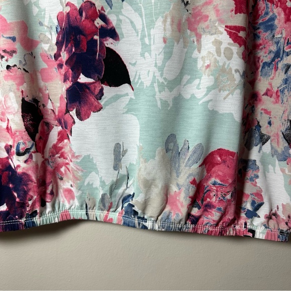 NWT Sew in Love Floral Print Women's Top with Black Sheer Lace Back Size Small - Picture 8 of 9